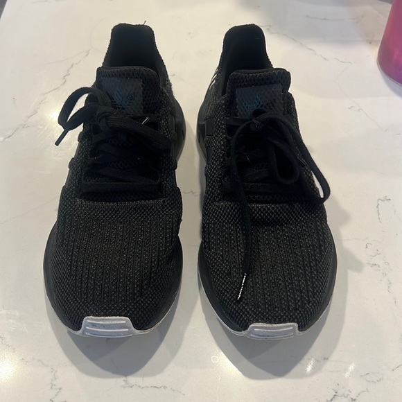 Women’s size 7.5 Adidas Running Shoes - Picture 1 of 5